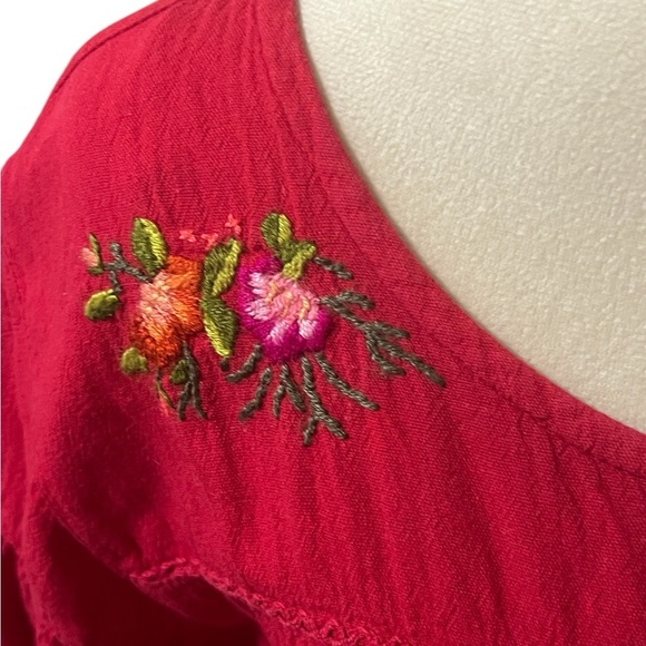 Red Smocked Embellished Blouse Made of 100% Cotton - Picture 3 of 7